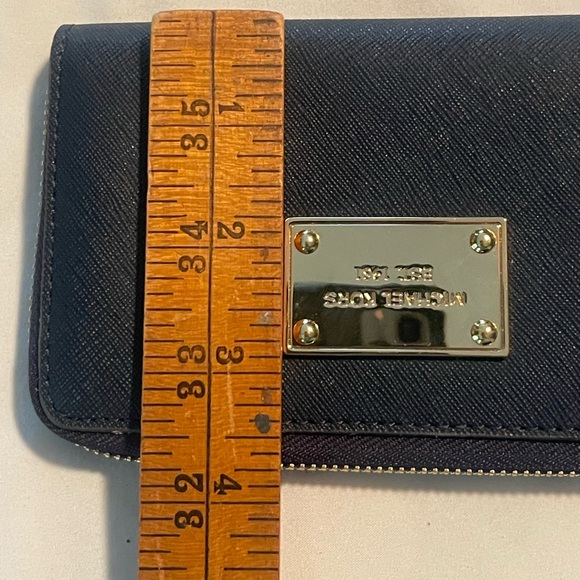 Michael Kors Saffiano Leather Wallet W Wristlet & Cellphone Slot! Navy W Gold - Picture 10 of 11